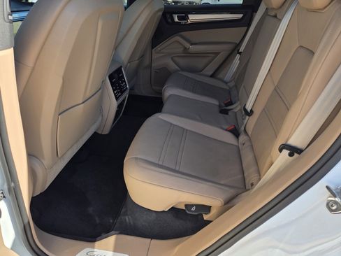 Used 2022 Porsche Cayenne S image 16