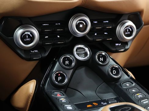 Used 2019 Aston Martin V8 Vantage Coupe RWD image 39