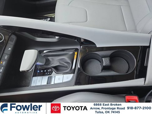 Used 2023 Hyundai Elantra Limited FWD image 13
