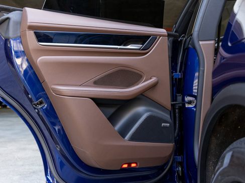 Certified 2025 Porsche Macan 4 Electric image 38