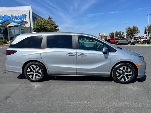 New 2026 Honda Odyssey EX-L image 2