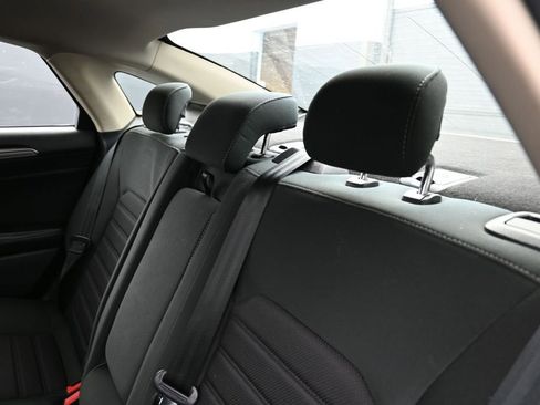 Used 2020 Ford Fusion SE FWD image 24