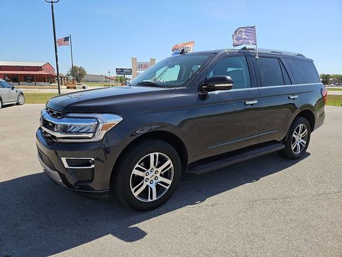 Used 2024 Ford Expedition Limited image 2