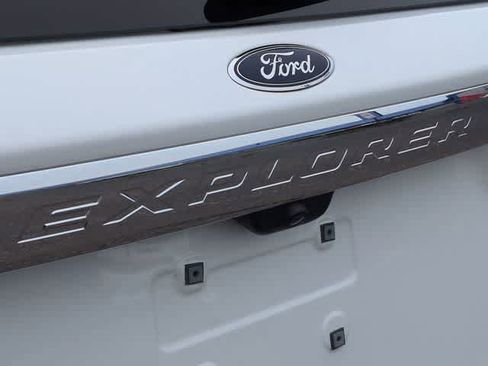 Used 2023 Ford Explorer XLT w/ Equipment Group 202A AWD/4WD image 13