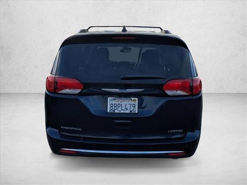 Used 2017 Chrysler Pacifica Limited w/ UConnect Theater Package image 7