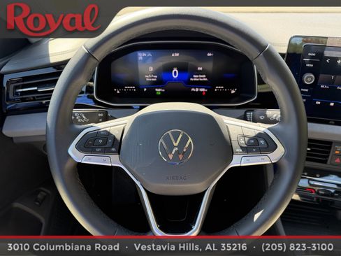 Certified 2025 Volkswagen Jetta SE w/ Sunroof Package image 16