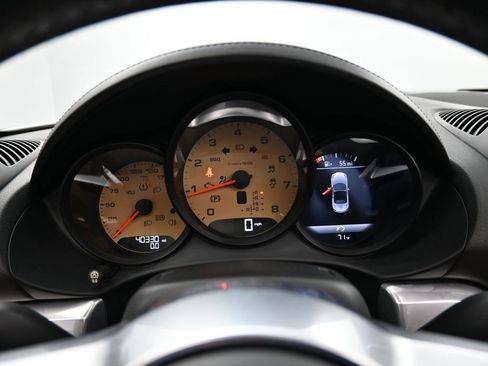 Used 2018 Porsche 718 Boxster image 10