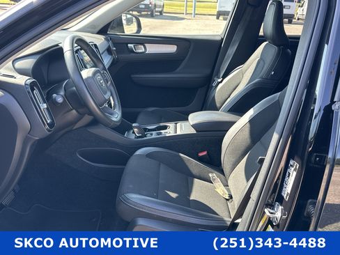 Used 2020 Volvo XC40 T5 Momentum image 10