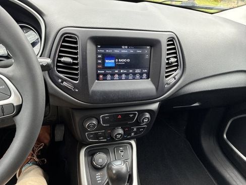 Certified 2021 Jeep Compass Latitude image 23