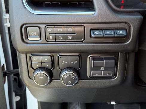 Certified 2023 Chevrolet Suburban High Country image 17