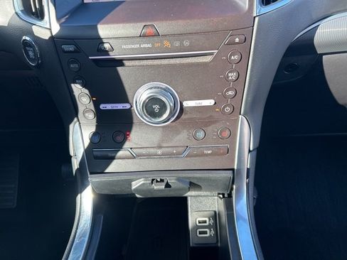 Used 2019 Ford Edge Titanium w/ Equipment Group 301A AWD/4WD image 23