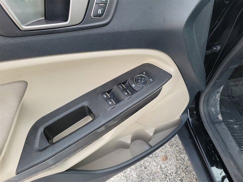 Used 2020 Ford EcoSport SE w/ SE Convenience Package image 14