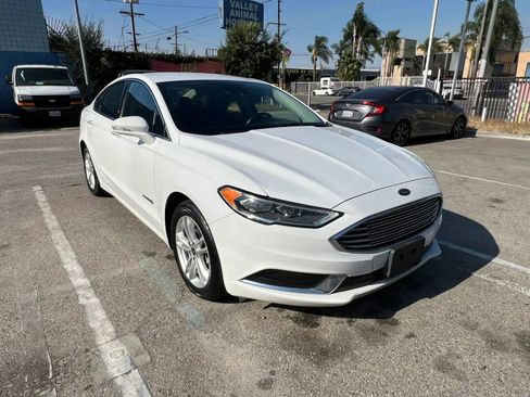 Used 2018 Ford Fusion SE w/ Equipment Group 602A FWD image 3