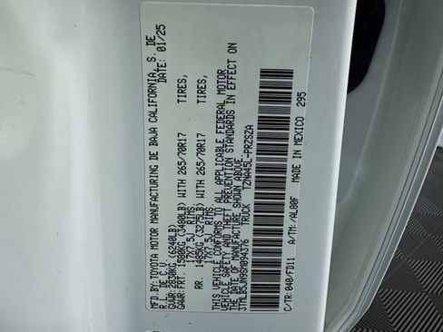 Certified 2025 Toyota Tacoma TRD Off-Road image 31