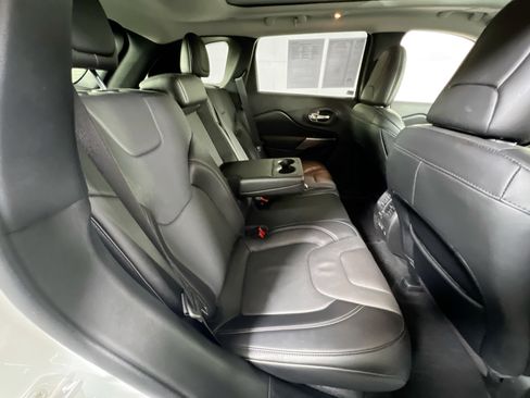 Used 2022 Jeep Cherokee Limited w/ Mopar Interior Package AWD/4WD image 26
