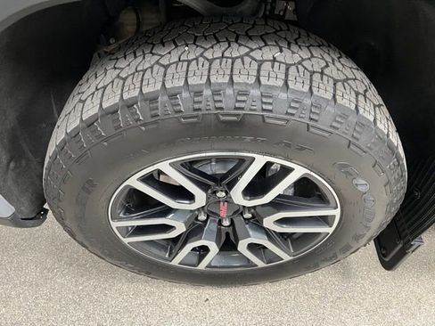 Used 2025 GMC Sierra 1500 AT4 w/ Technology Package AWD/4WD image 14