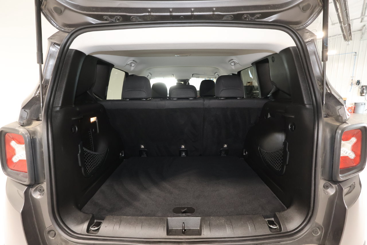 Used 2018 Jeep Renegade Latitude w/ Cold Weather Group AWD/4WD image 15