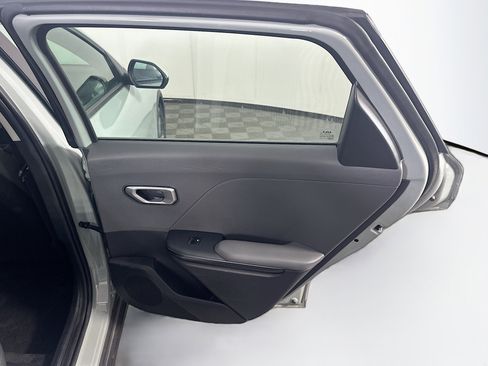 Used 2025 Kia K4 LXS image 30