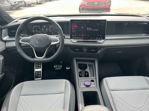 New 2026 Volkswagen Tiguan SE R-Line image 9