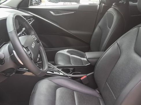 Used 2023 Kia Niro SX Touring FWD image 18