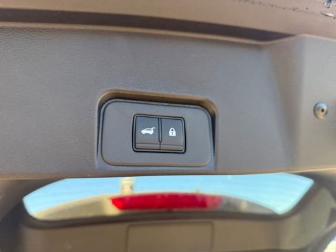 Used 2025 Nissan Rogue SV image 10