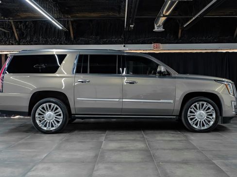 Used 2018 Cadillac Escalade ESV Platinum image 10