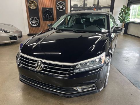 Used 2018 Volkswagen Passat 2.0T SE FWD image 2