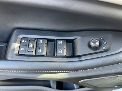 Used 2023 Jeep Grand Cherokee L Limited w/ Luxury Tech Group II image 23