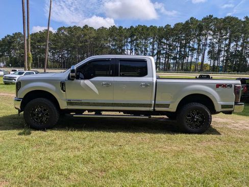 Used 2017 Ford F250 XLT w/ XLT Premium Package AWD/4WD image 7