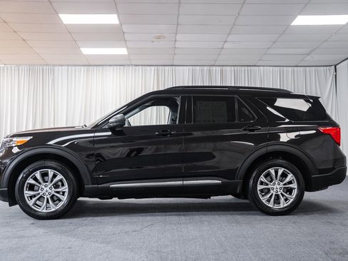 Used 2023 Ford Explorer XLT w/ Equipment Group 202A AWD/4WD image 5