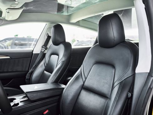 Used 2023 Tesla Model 3 Standard Range RWD image 3