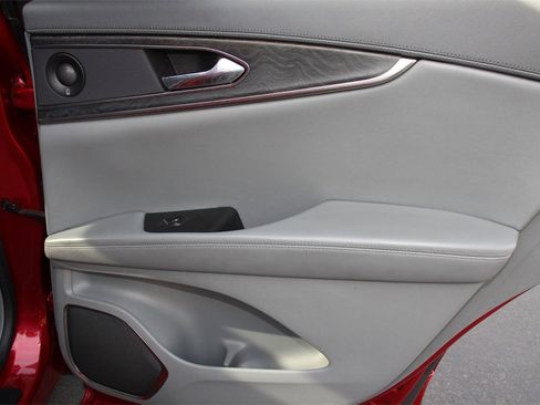 Used 2020 Lincoln Nautilus Reserve w/ Equipment Group 201A image 20