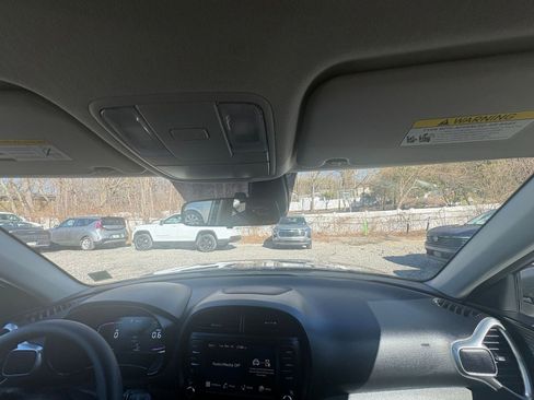 Used 2025 Kia Soul LX w/ LX Technology Package image 30