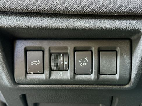 Used 2024 Subaru Outback Premium AWD/4WD image 17