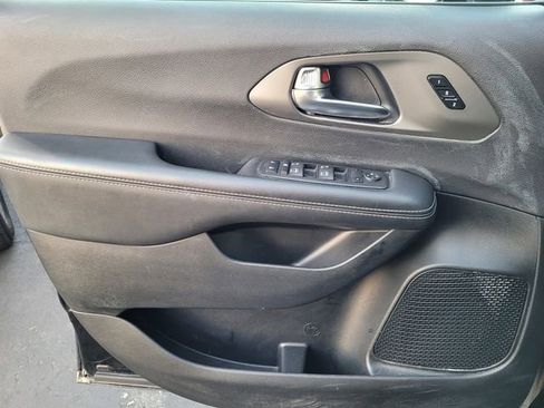 Certified 2025 Chrysler Pacifica Select image 14