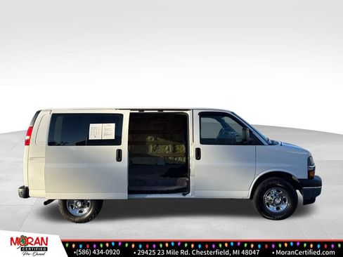 Used 2018 Chevrolet Express 2500 w/ Driver Convenience Package image 18