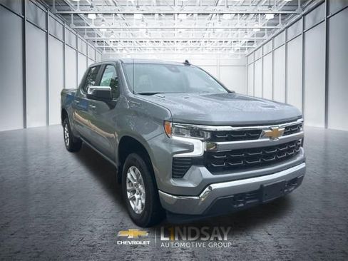Used 2024 Chevrolet Silverado 1500 LT AWD/4WD image 3