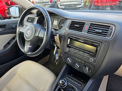 Used 2013 Volkswagen Jetta SE image 41