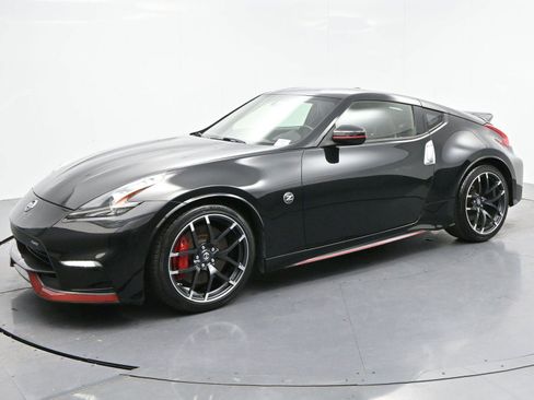 Used 2017 Nissan 370Z NISMO image 3