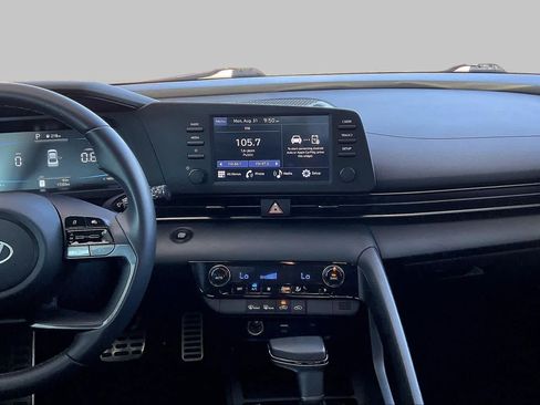 Used 2025 Hyundai Elantra Sport FWD image 8