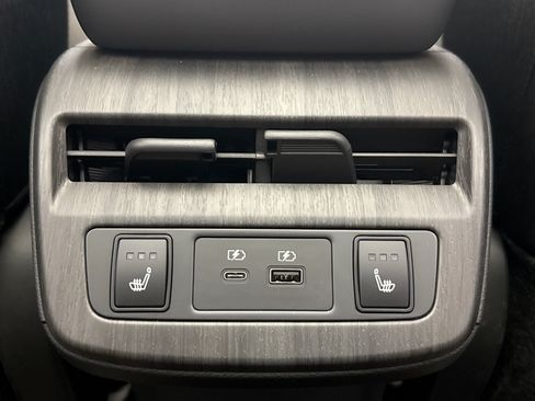 Used 2024 Nissan Ariya AWD image 21