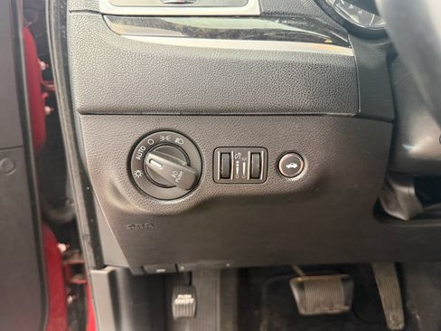 Used 2013 Chrysler 300 C AWD/4WD image 18