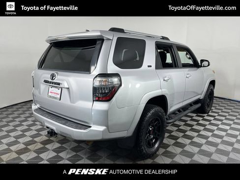Used 2020 Toyota 4Runner SR5 AWD/4WD image 16