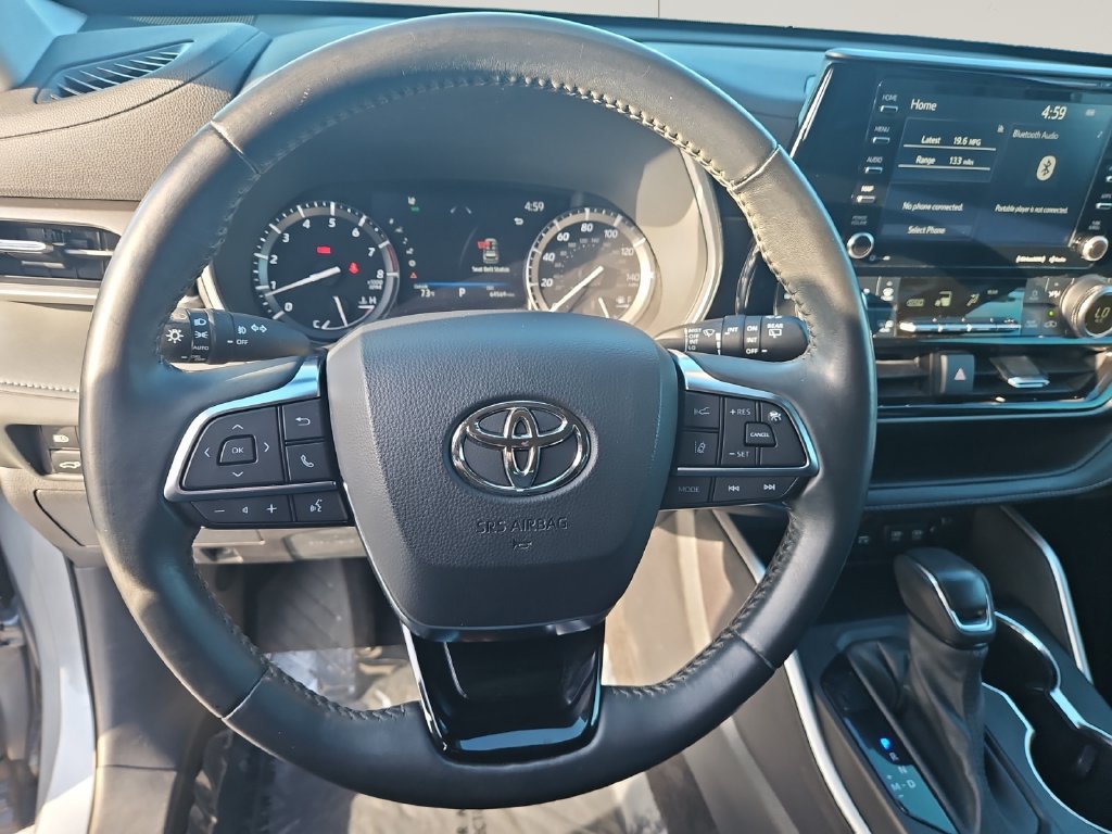 Used 2021 Toyota Highlander XLE FWD image 13