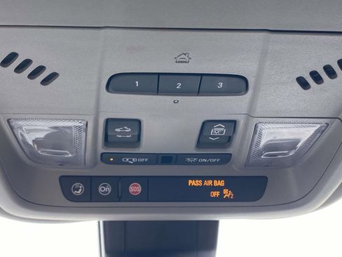 Used 2023 Chevrolet Equinox Premier FWD image 31
