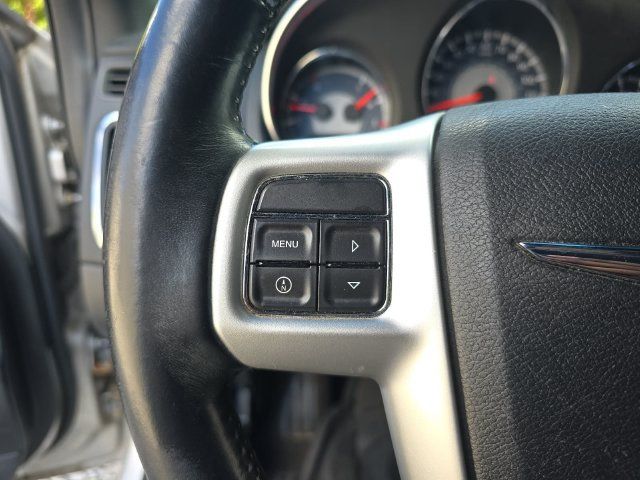 Used 2012 Chrysler 200 Touring FWD image 17