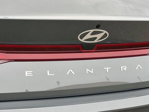 New 2026 Hyundai Elantra SE FWD image 8