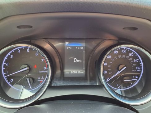 Used 2019 Toyota Camry SE FWD image 19
