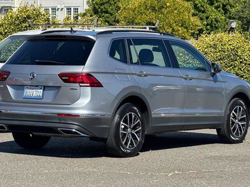 Used 2021 Volkswagen Tiguan SE w/ Panoramic Sunroof Package AWD/4WD image 3