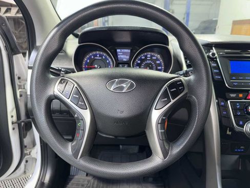 Used 2017 Hyundai Elantra GT image 18